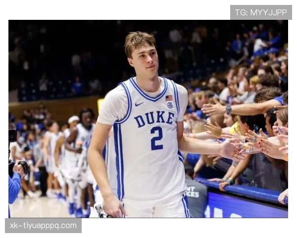 库珀·弗拉格无球跑动制造空位，三分效率领跑新秀