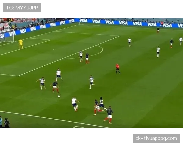 拉人犯规的判罚标准及裁判实际执法细节解读