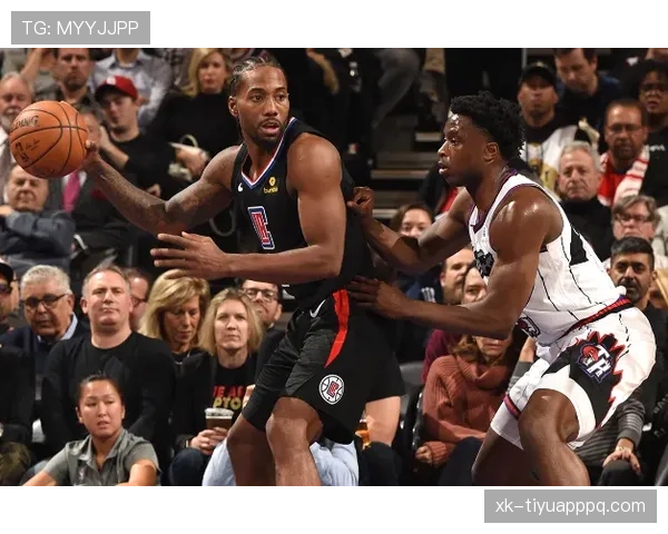 伦纳德背身单打效率超乔治助快船关键时刻拉开差距